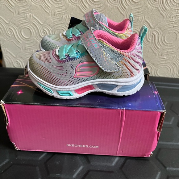 BNWT baby girls Skechers light up trainers size 4 - Picture 4 of 7